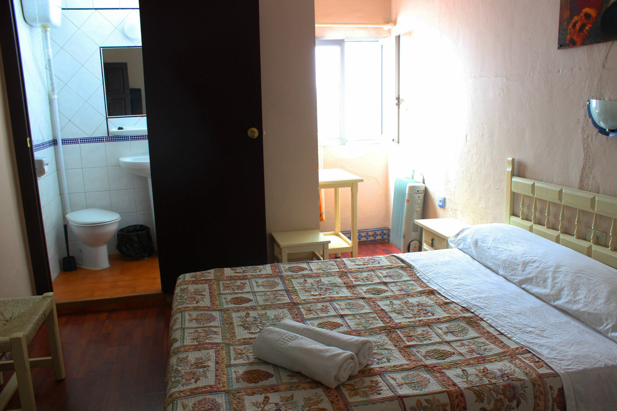 Pension Lisdos เซบีญา ภายนอก รูปภาพ